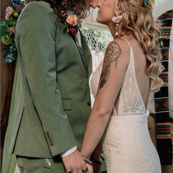 Beautiful boho wedding dress for sale! - Picture 4 of 11